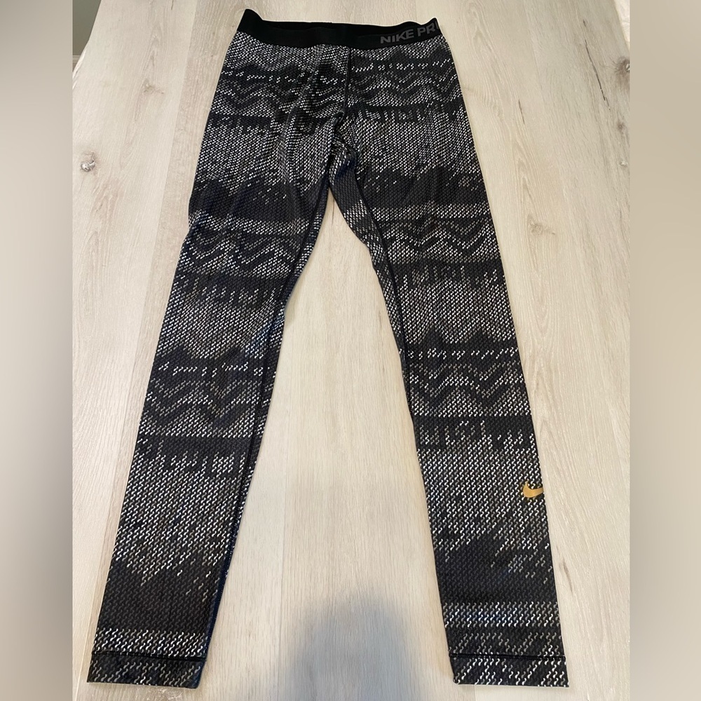 Nike Pro Fleece Lined Patterned Leggings, Black/Gray, Size Medium
